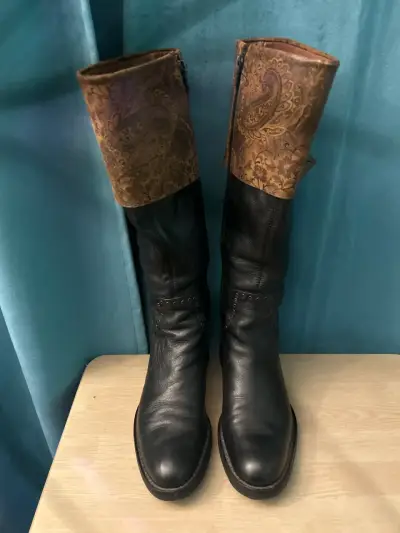 Botas de cuero negro diseño único - miniatura 2