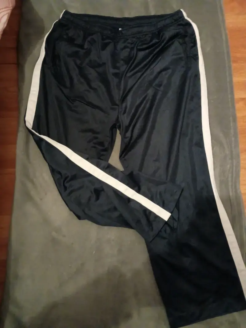 Pantalón deportivo azul marino con franjas blancas - 1