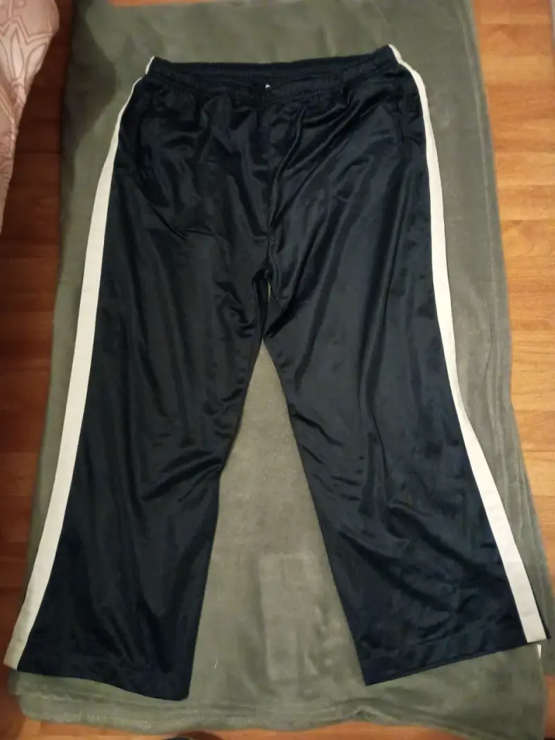 Pantalón deportivo azul marino con franjas blancas - 2