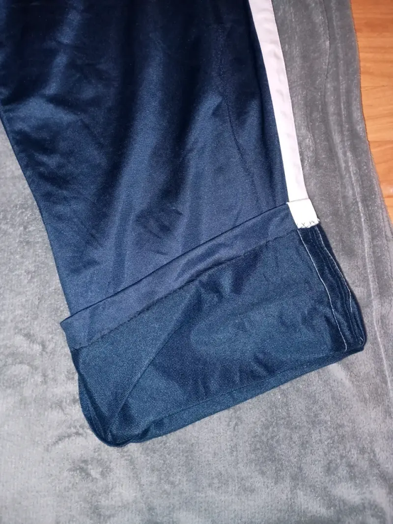 Pantalón deportivo azul marino con franjas blancas - 3