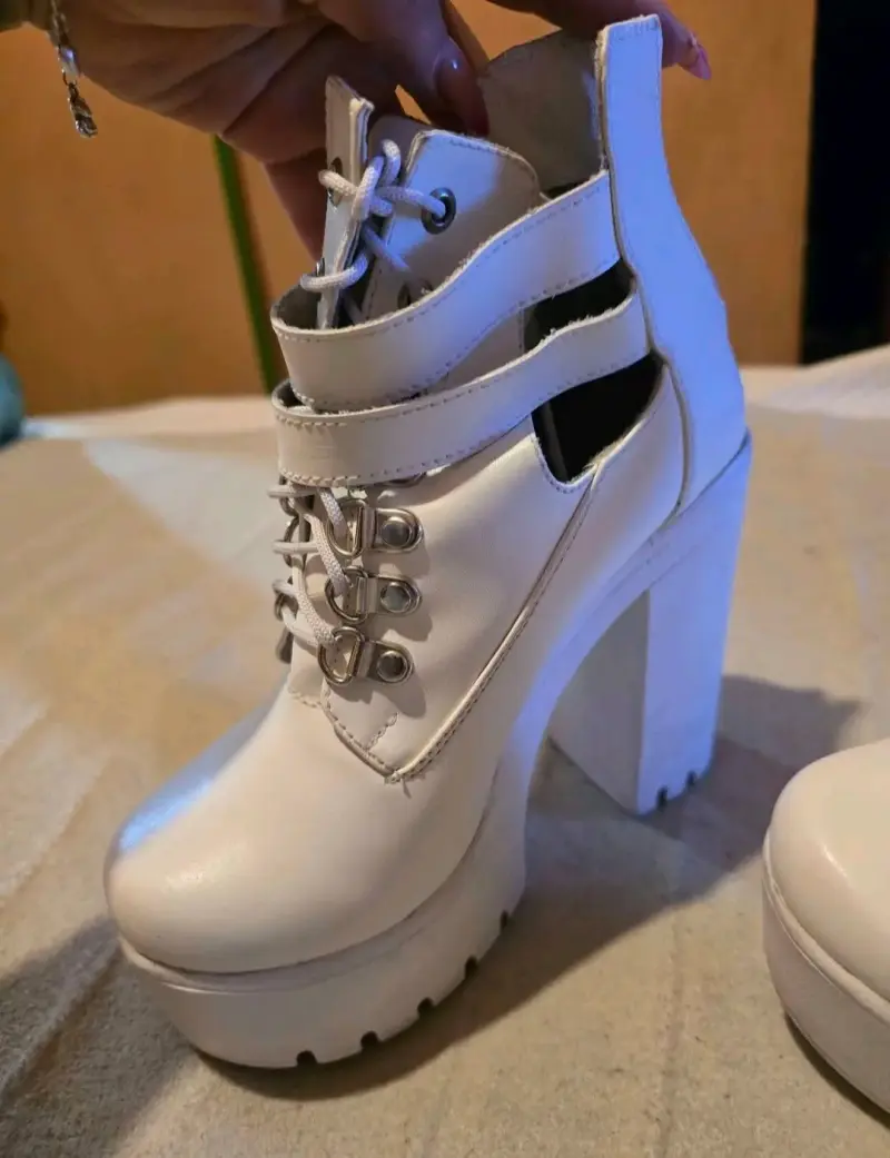 Botines blancos con taco alto - 1
