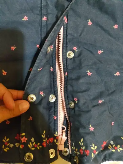 Parka de bebé niña con capucha. - miniatura 3