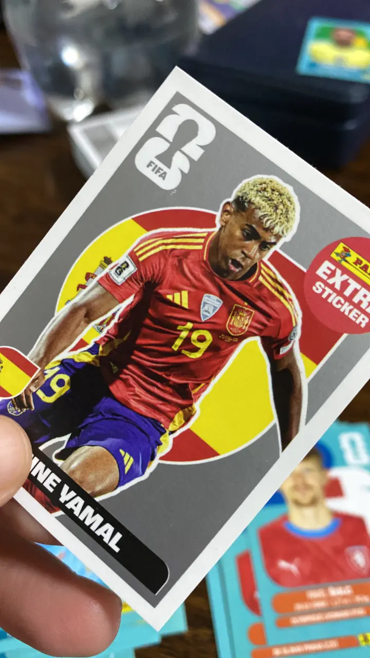 Lamine Yamal Extra Sticker Silver FIFA 26