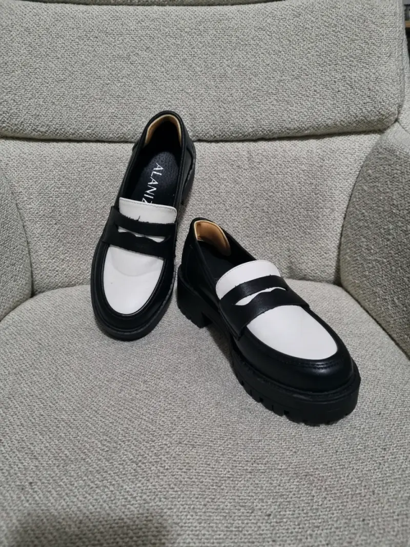 Zapatos mocasines blanco y negro