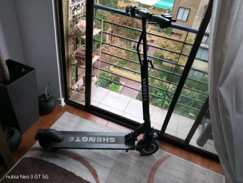 Scooter eléctrico Sheugt negro - 3