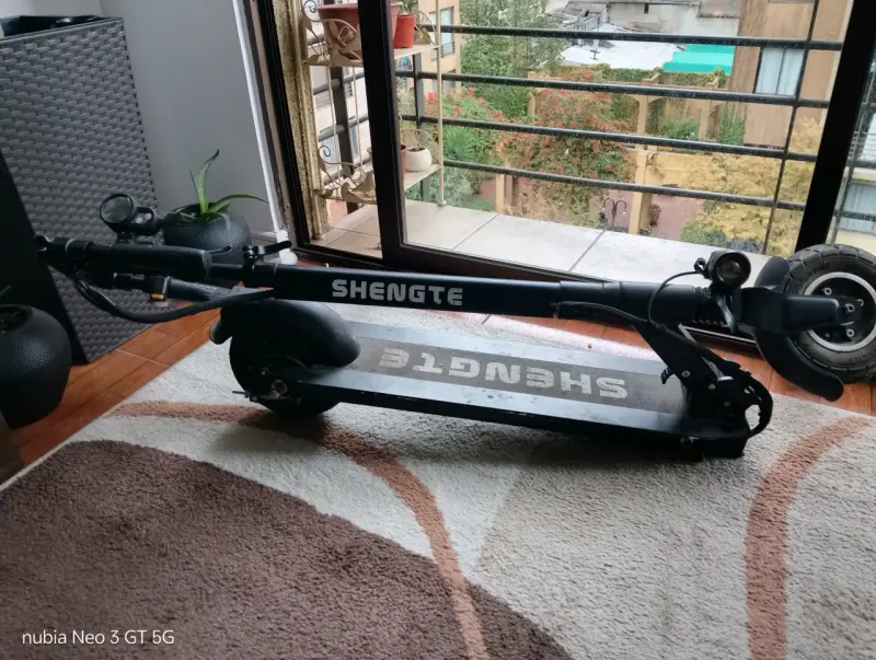 Scooter eléctrico Sheugt negro - 4