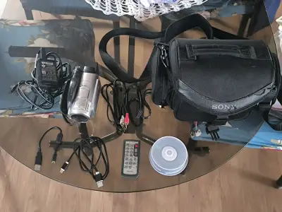 Sony Handycam DCR-DVD508 con accesorios - miniatura 1