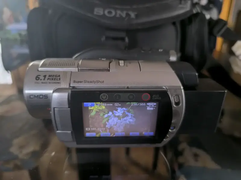 Sony Handycam DCR-DVD508 con accesorios - 2