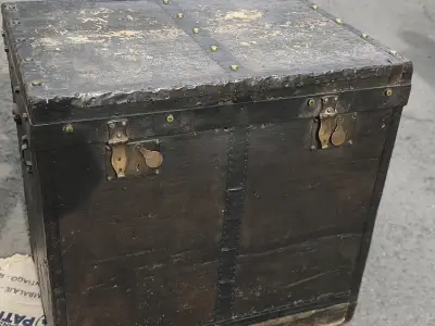 Baúl antiguo de madera - miniatura 2