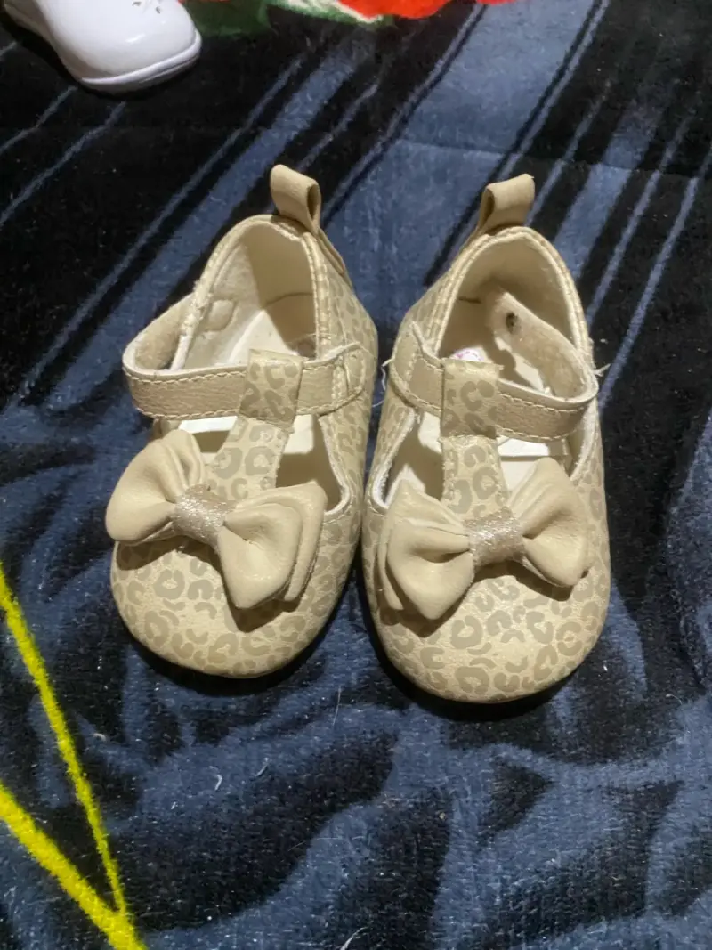 Zapatos bebé con lazo animal print