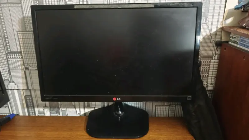 Monitor LG de 24 pulgadas - 1