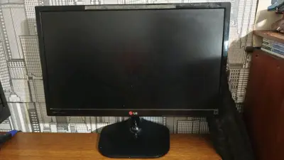 Monitor LG de 24 pulgadas - miniatura 1