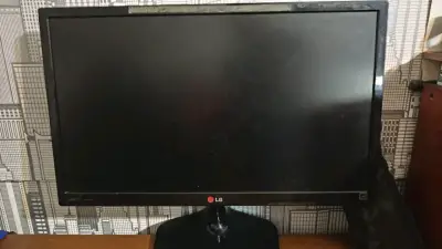 Monitor LG de 24 pulgadas - miniatura 3