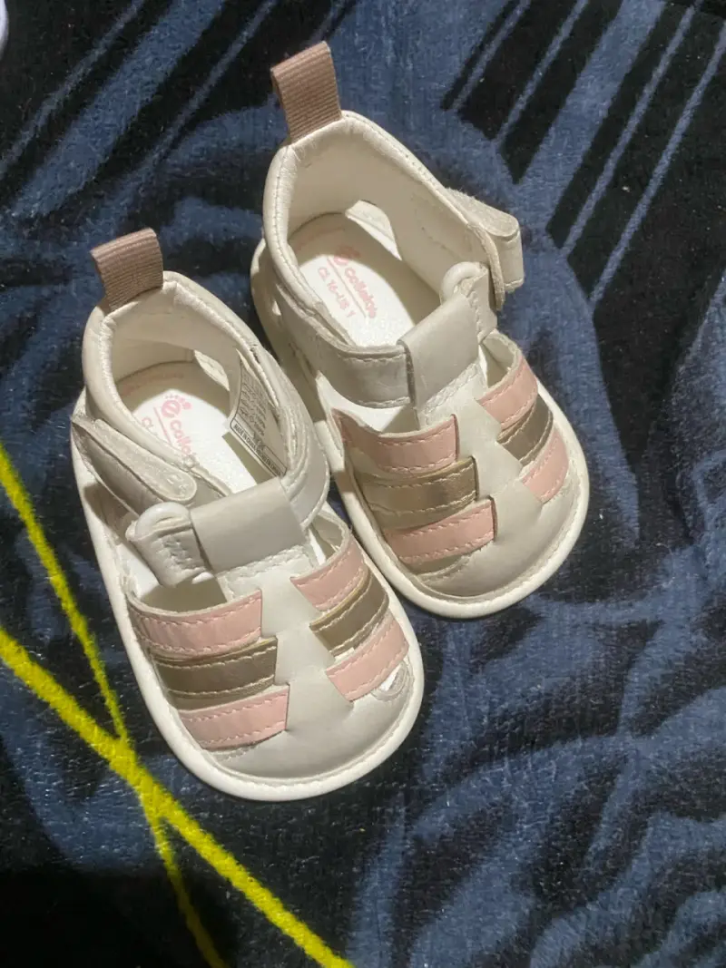 Sandalias para niña blancas y rosadas
