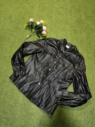Camisa de cuero sintético negra - miniatura 2