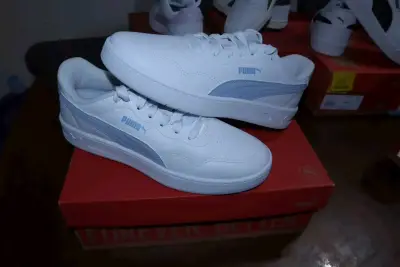 Zapatillas blancas Puma - miniatura 1