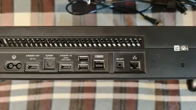 Consola Xbox con control y cables - miniatura 4
