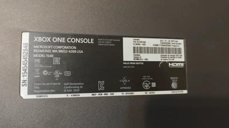 Consola Xbox con control y cables - 5