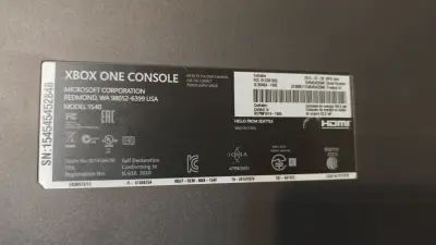 Consola Xbox con control y cables - miniatura 5