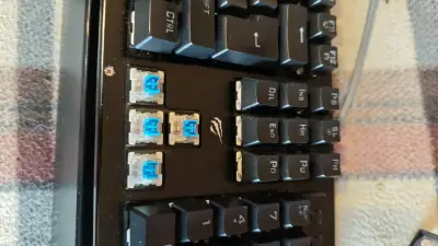 Teclado mecánico para gaming - miniatura 2