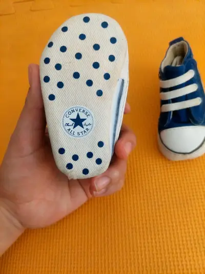 Zapatillas azules para bebé - miniatura 2