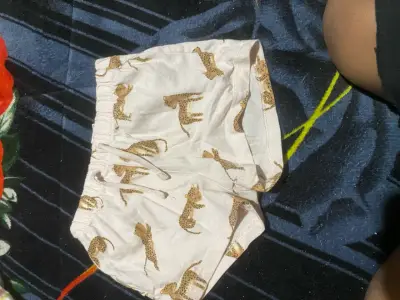 Shorts infantiles con estampado de leopardos - miniatura 1