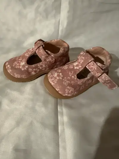 Zapatos de bebé colloky rosas con flores - miniatura 2