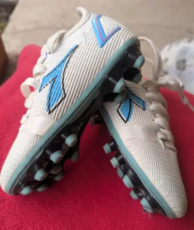 Zapatos de fútbol Diadora niño talla 26 - miniatura 1