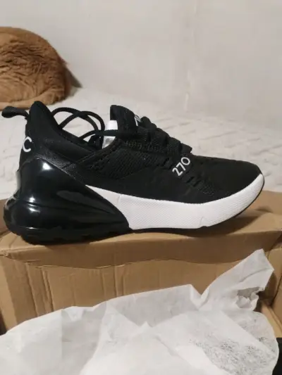 Zapatillas negras deportivas - miniatura 1