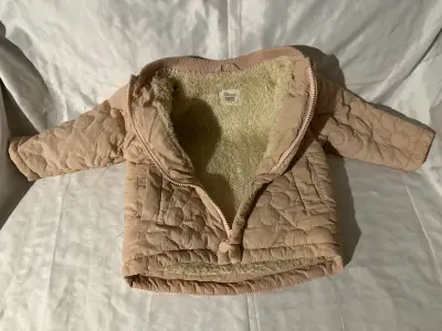 Chaqueta colloky acolchada rosada para niña - miniatura 2