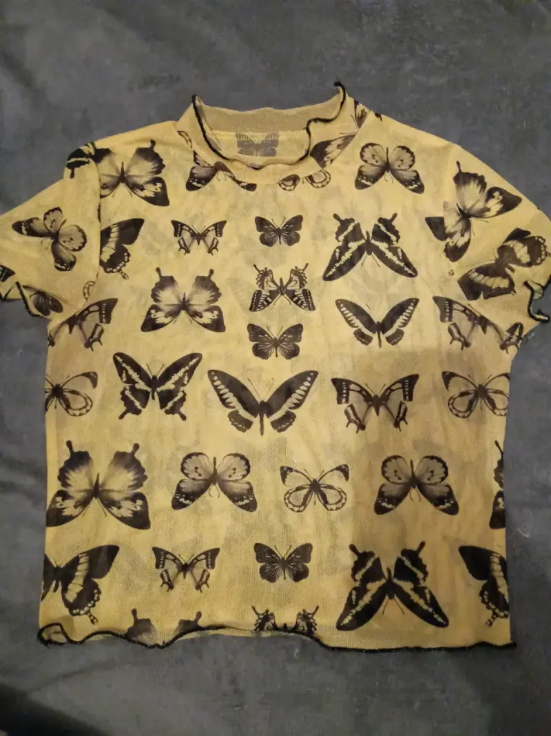 Polera amarilla con mariposas - 1