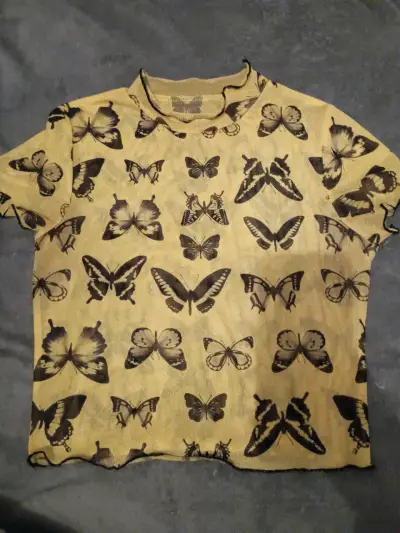 Polera amarilla con mariposas - miniatura 1