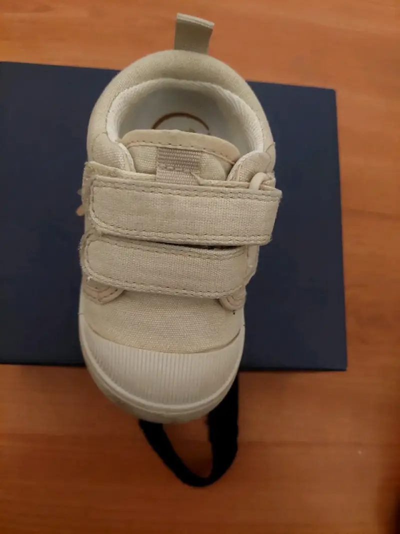 Zapatillas beige con velcro para niño - 2
