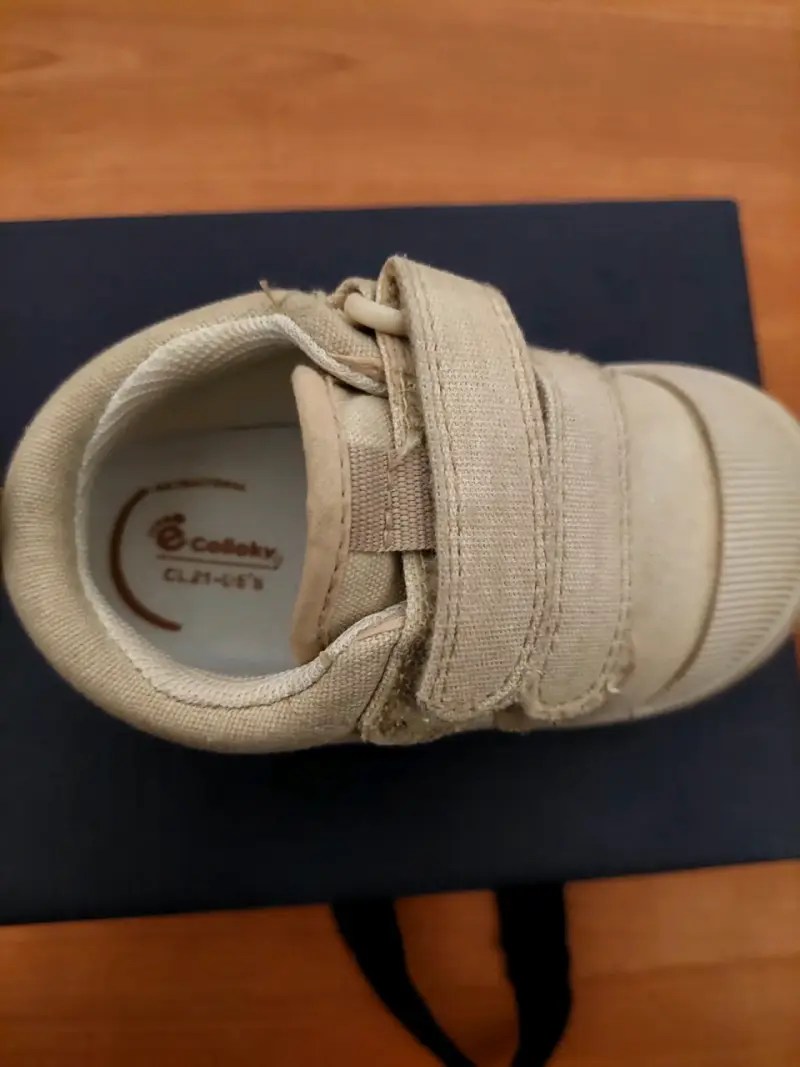 Zapatillas beige con velcro para niño - 3