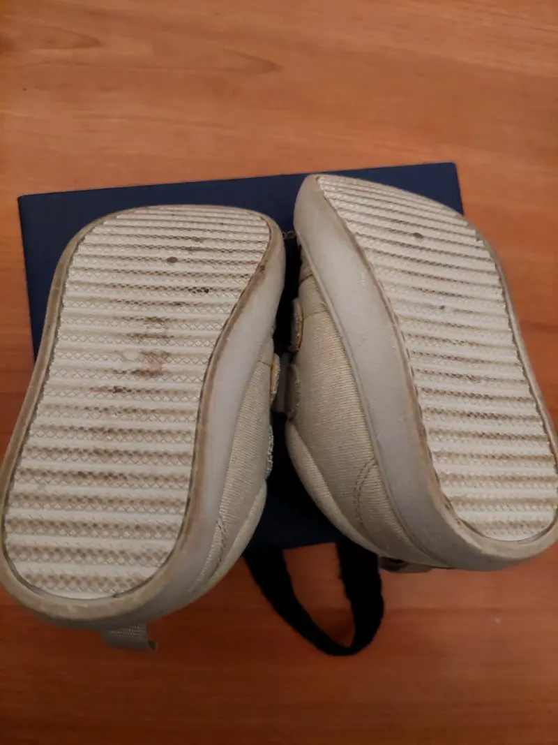 Zapatillas beige con velcro para niño - 4