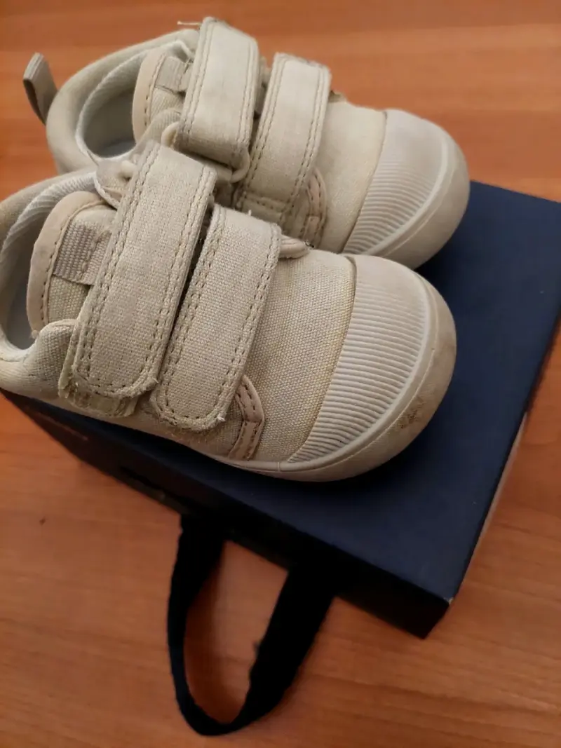 Zapatillas beige con velcro para niño - 5