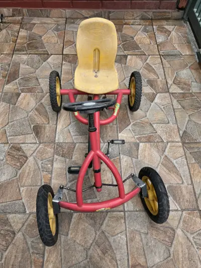 Kart a pedales infantil rojo - miniatura 1