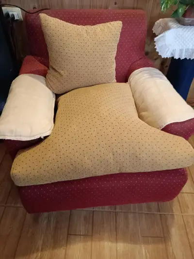Sillón rojo con cojines - miniatura 3