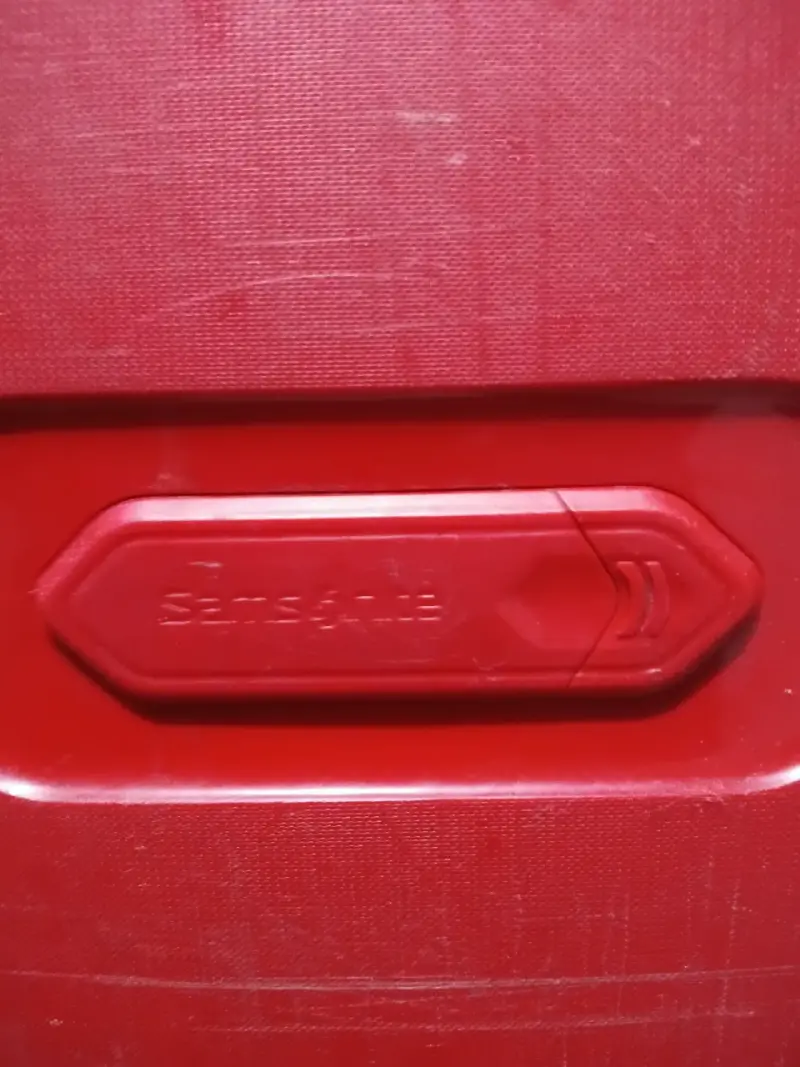 Maleta roja con cerradura TSA - 6
