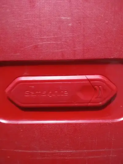 Maleta roja con cerradura TSA - miniatura 6