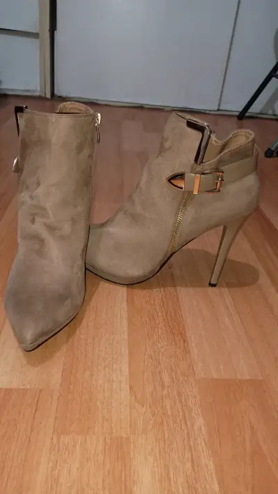 Botines de tacón aguja beige - miniatura 1
