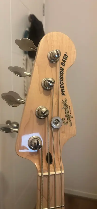 Bajo Squier Precision Bass - miniatura 2