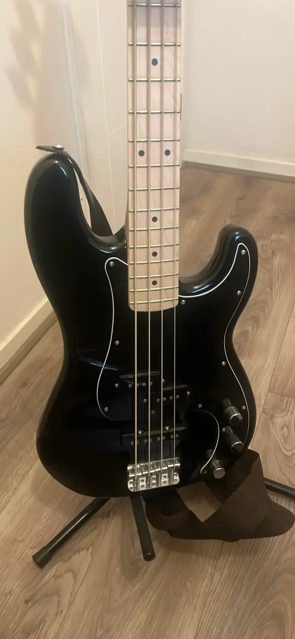 Bajo Squier Precision Bass - 3