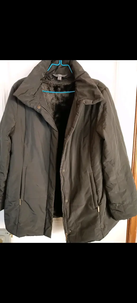 Parka negro acolchado para invierno - 1
