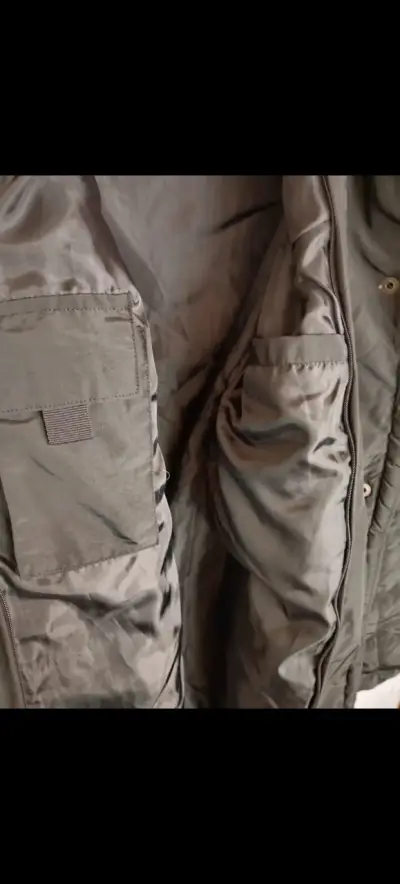 Parka negro acolchado para invierno - miniatura 3