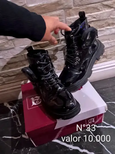 Botines negros charol con bolsillo de niña - miniatura 2