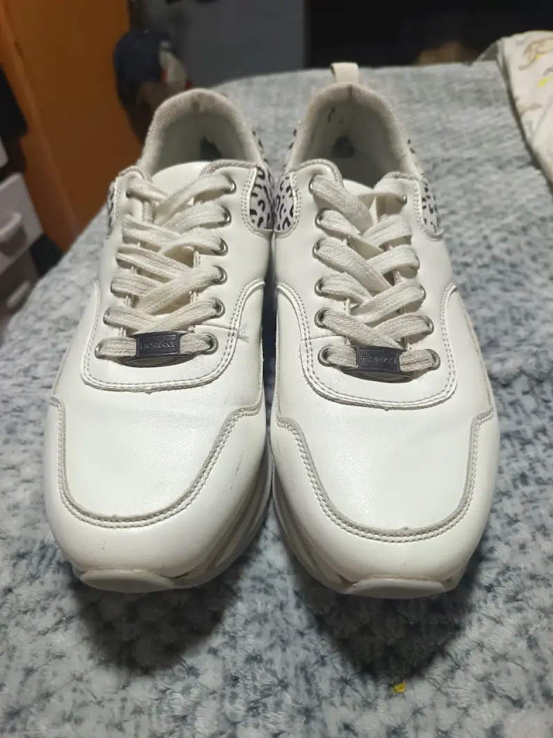 Zapatillas blancas con detalle animal print - 2