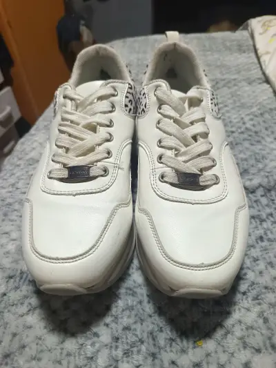 Zapatillas blancas con detalle animal print - miniatura 2