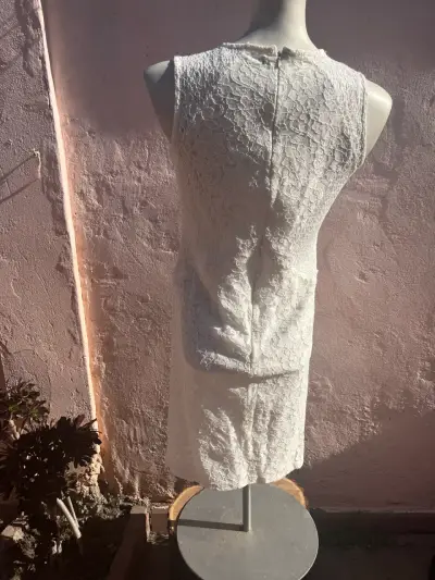 Vestido blanco de encaje - miniatura 4