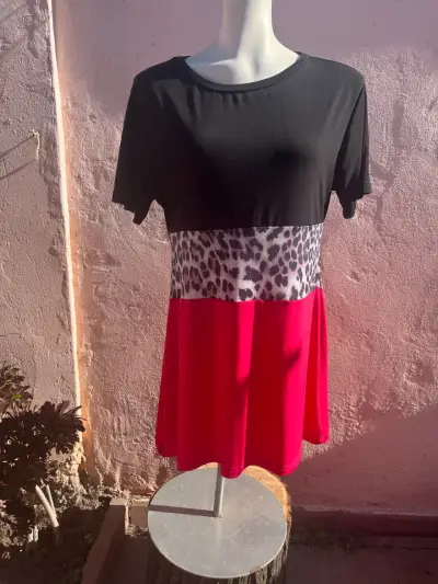 Polera negro con estampado leopardo - miniatura 1